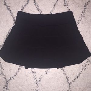 Lululemon black skirt